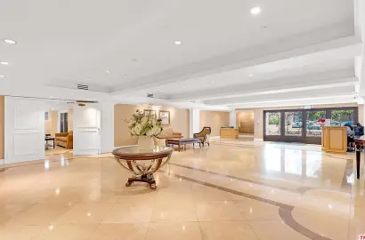 321 N Oakhurst Dr APT 203, Beverly Hills, CA 90210