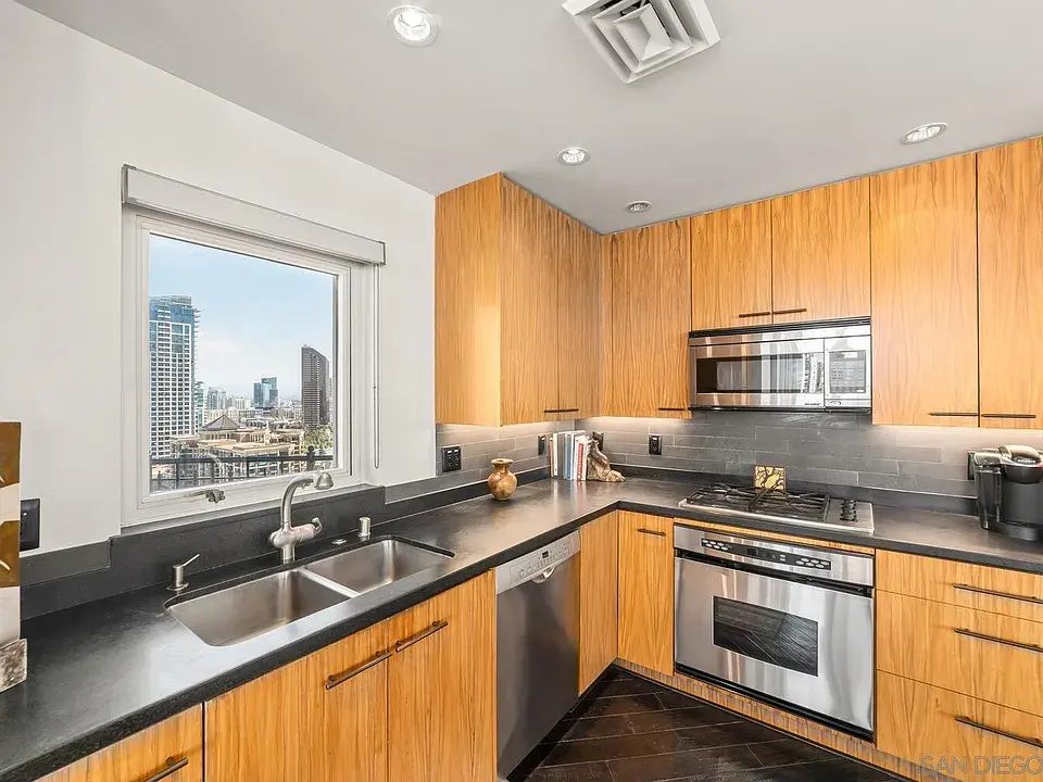 700 W Harbor Dr UNIT 2101, San Diego, CA 92101
