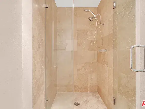 321 N Oakhurst Dr APT 203, Beverly Hills, CA 90210