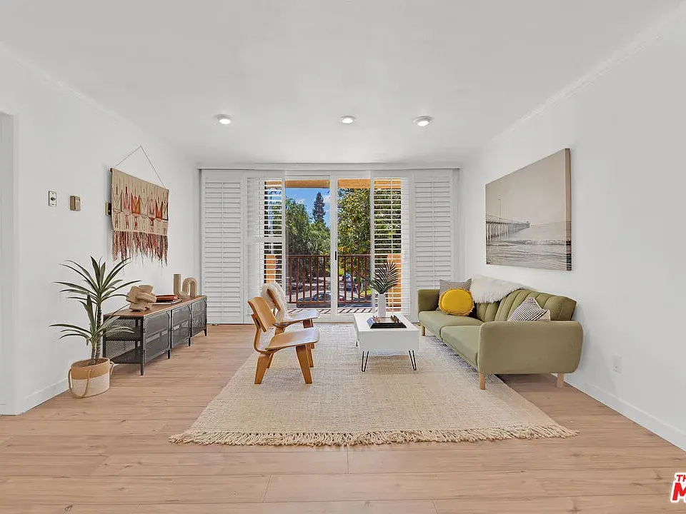 12955 Riverside Dr APT 201, Sherman Oaks, CA 91423