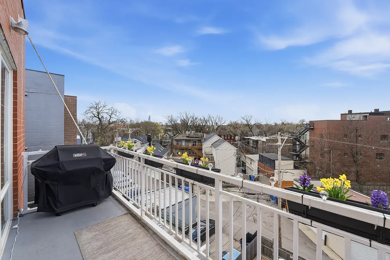 2762 N Lincoln Ave APT 401,   Chicago, IL 60614