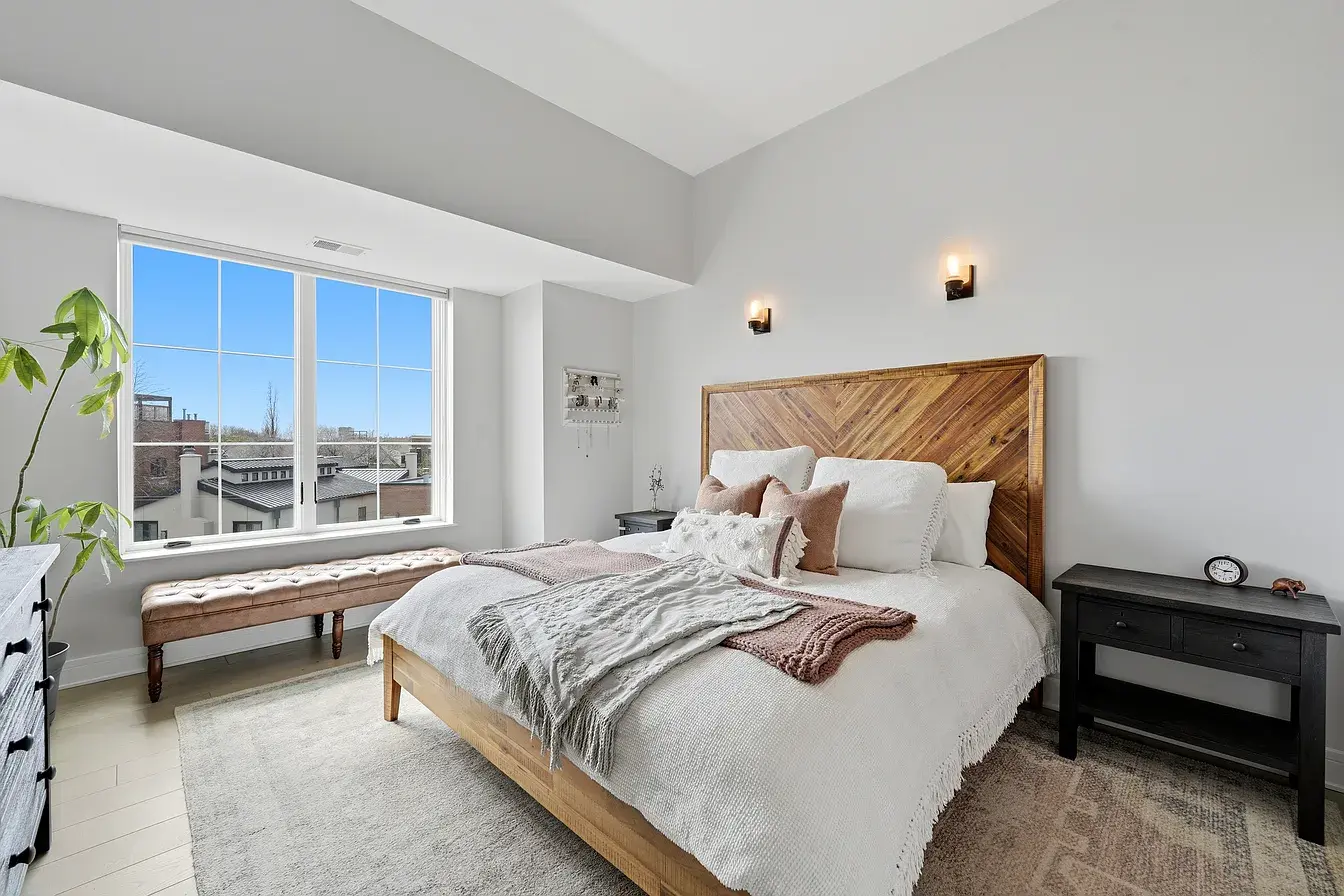 2762 N Lincoln Ave APT 401,   Chicago, IL 60614