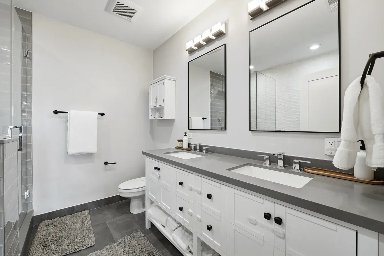 2762 N Lincoln Ave APT 401,   Chicago, IL 60614