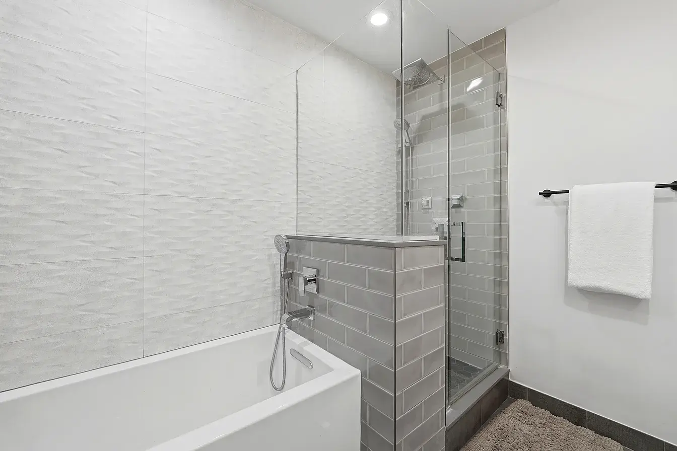 2762 N Lincoln Ave APT 401,   Chicago, IL 60614