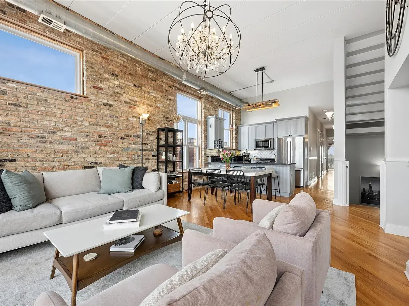 2117 W Belmont Ave Unit 4,   Chicago, IL 60618