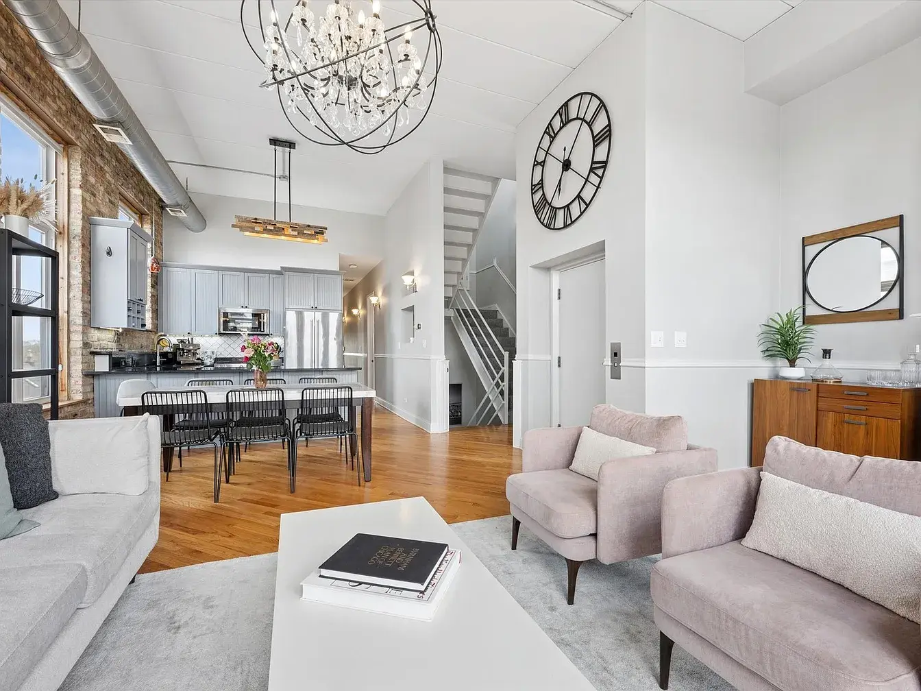 2117 W Belmont Ave Unit 4,   Chicago, IL 60618