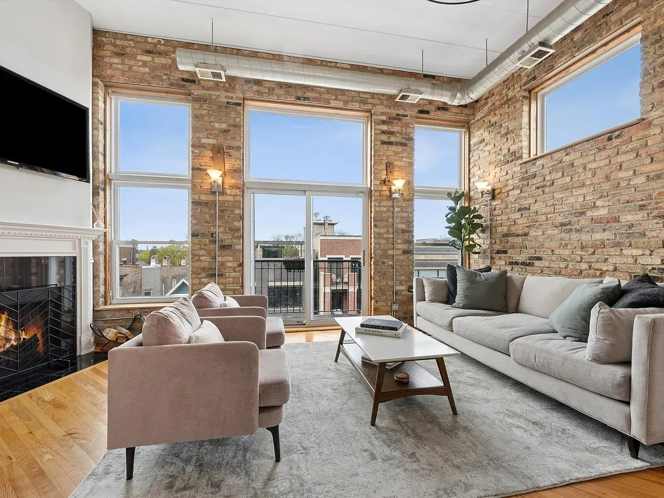 2117 W Belmont Ave Unit 4,   Chicago, IL 60618