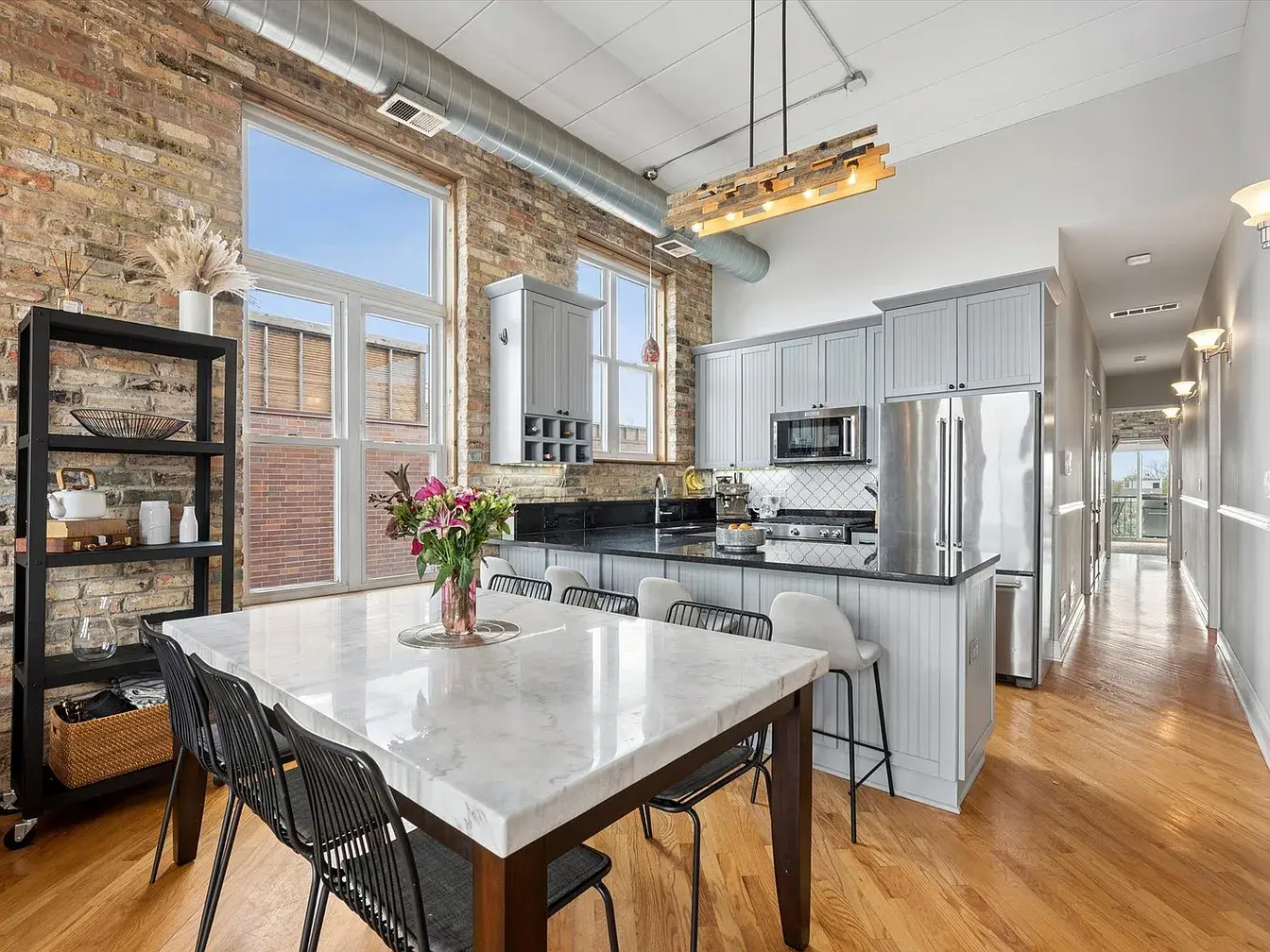 2117 W Belmont Ave Unit 4,   Chicago, IL 60618