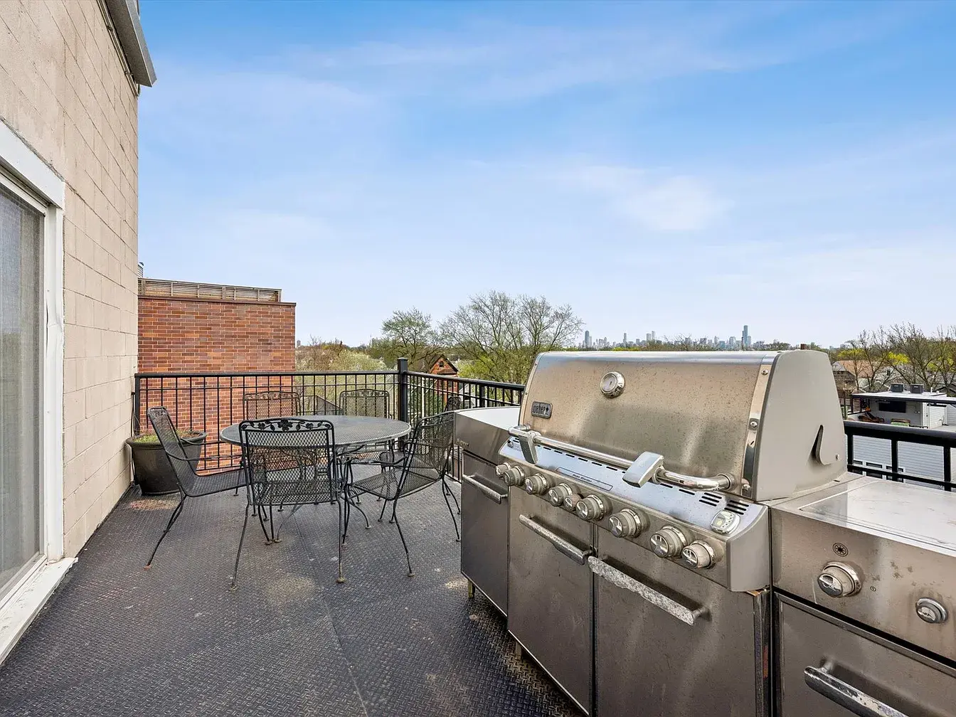 2117 W Belmont Ave Unit 4,   Chicago, IL 60618