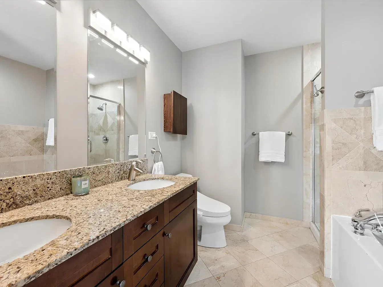 2117 W Belmont Ave Unit 4,   Chicago, IL 60618