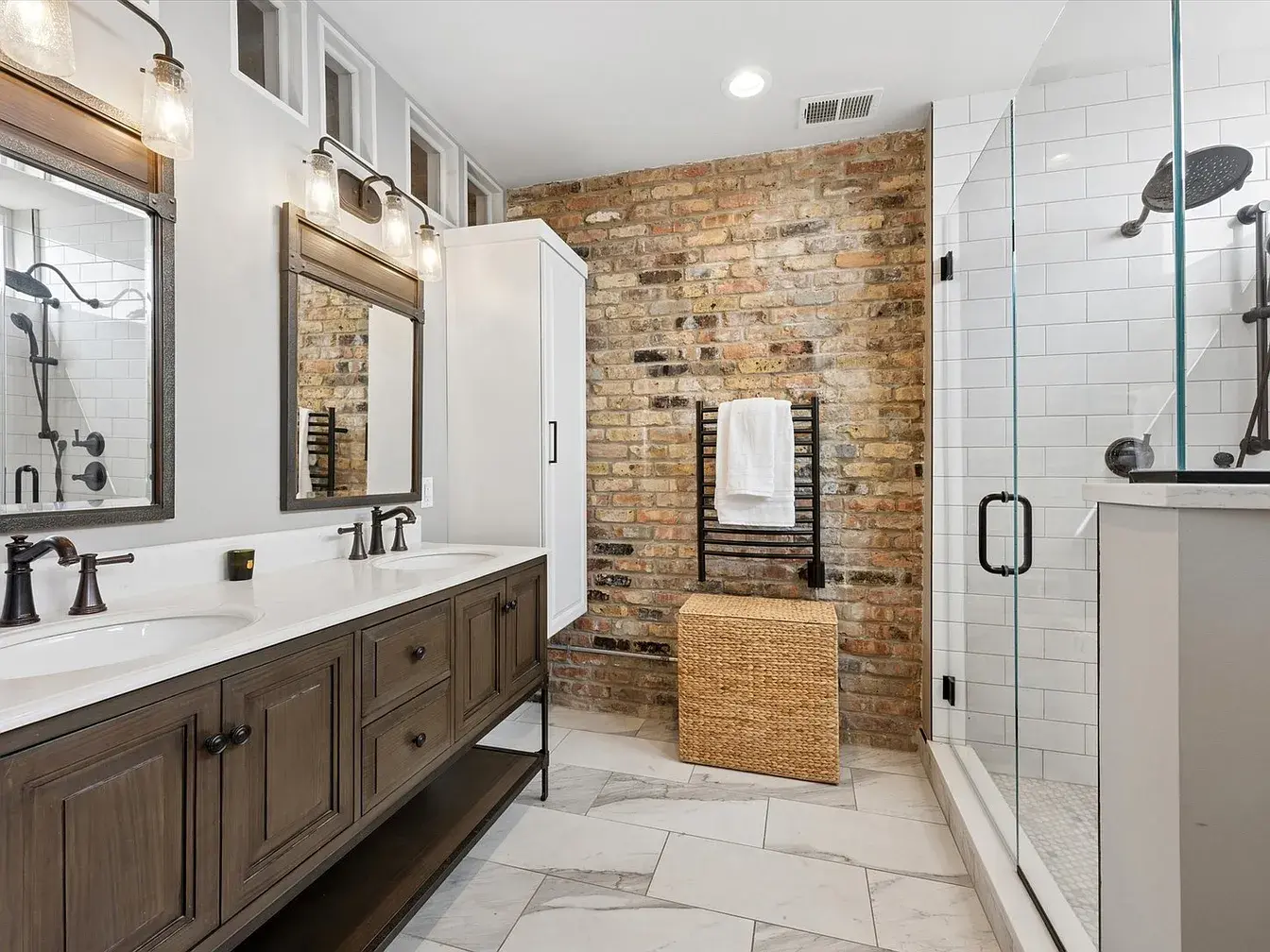 2117 W Belmont Ave Unit 4,   Chicago, IL 60618