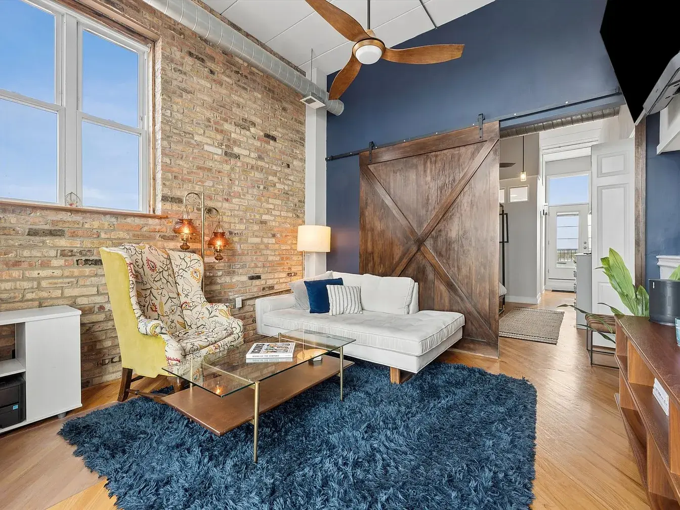 2117 W Belmont Ave Unit 4,   Chicago, IL 60618