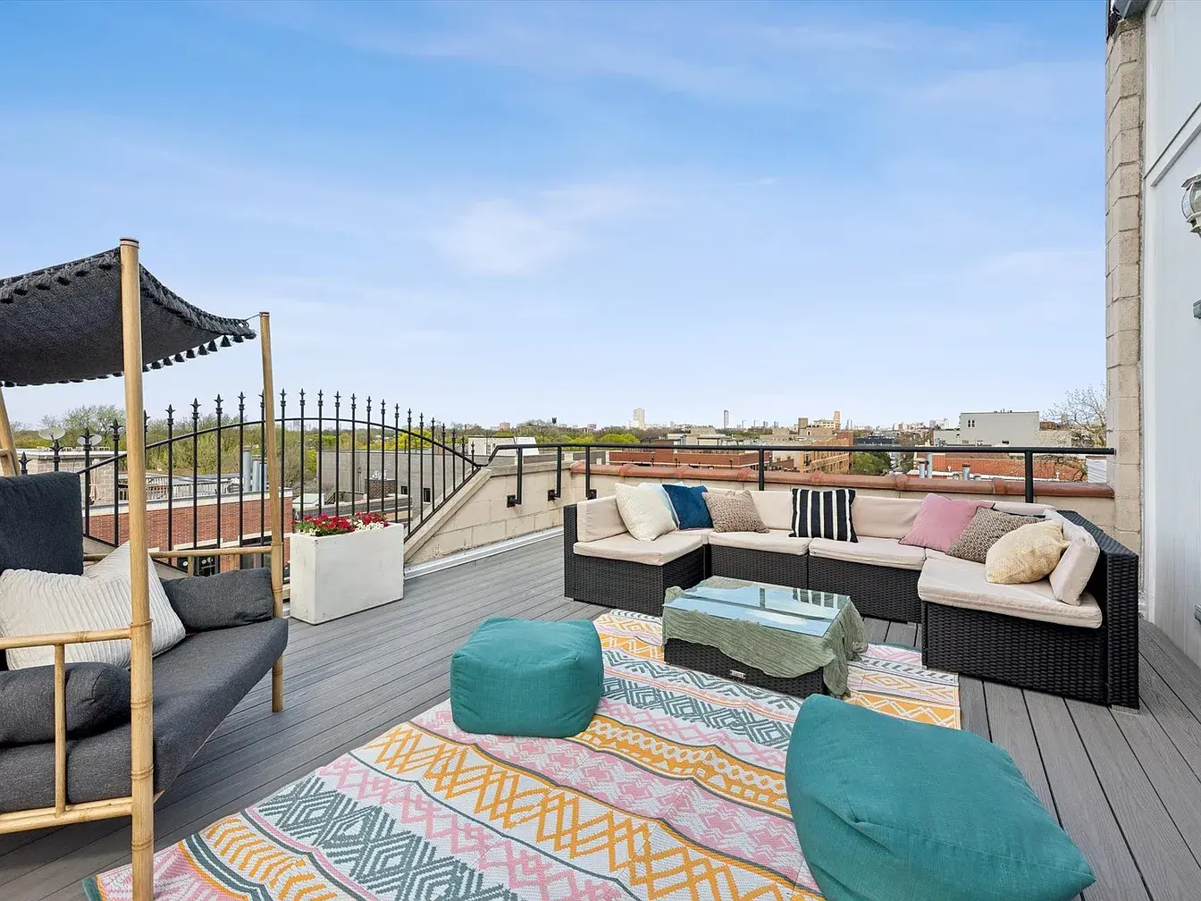 2117 W Belmont Ave Unit 4,   Chicago, IL 60618