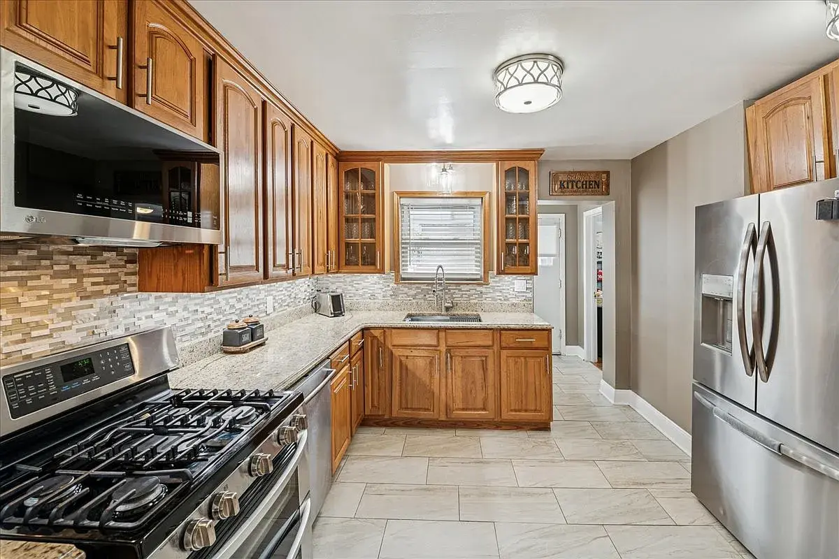 5239 N Virginia Ave,   Chicago, IL 60625