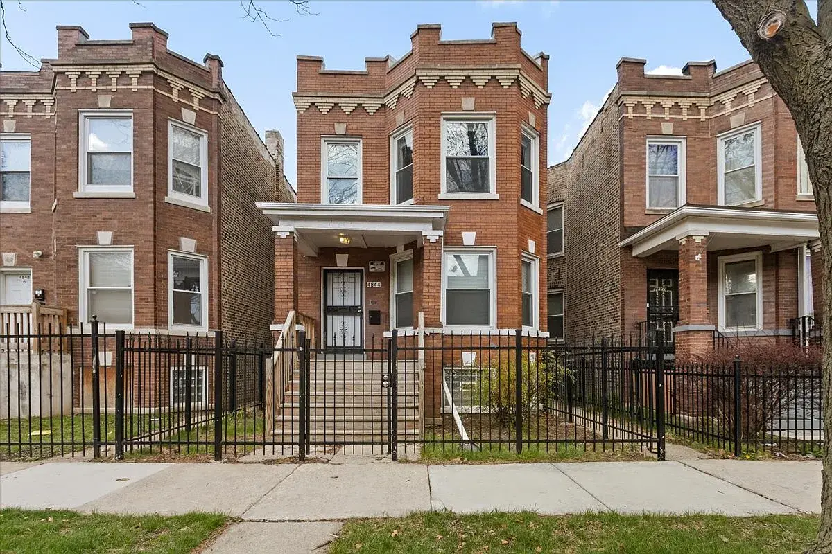 4844 W Rice St,   Chicago, IL 60651