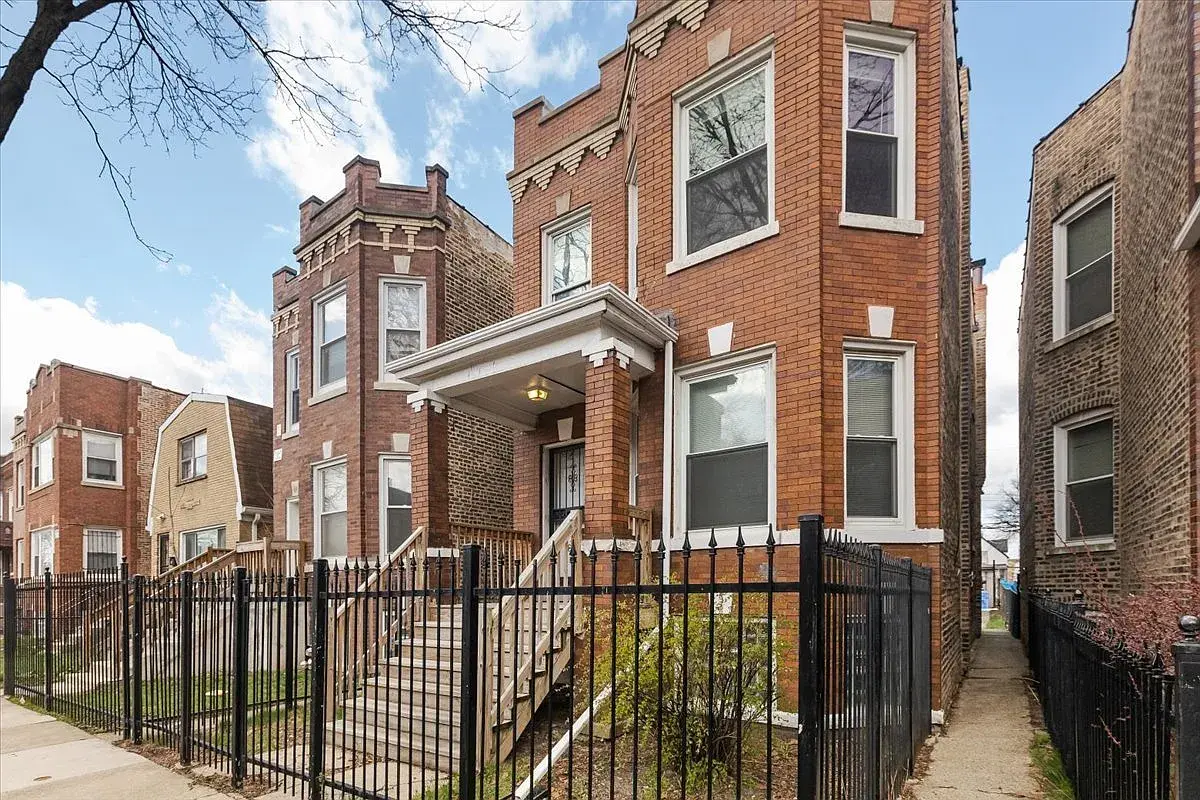 4844 W Rice St,   Chicago, IL 60651