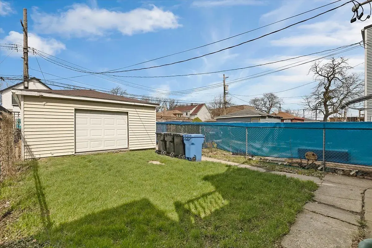 4844 W Rice St,   Chicago, IL 60651