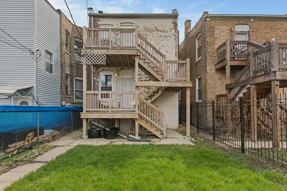 4844 W Rice St,   Chicago, IL 60651