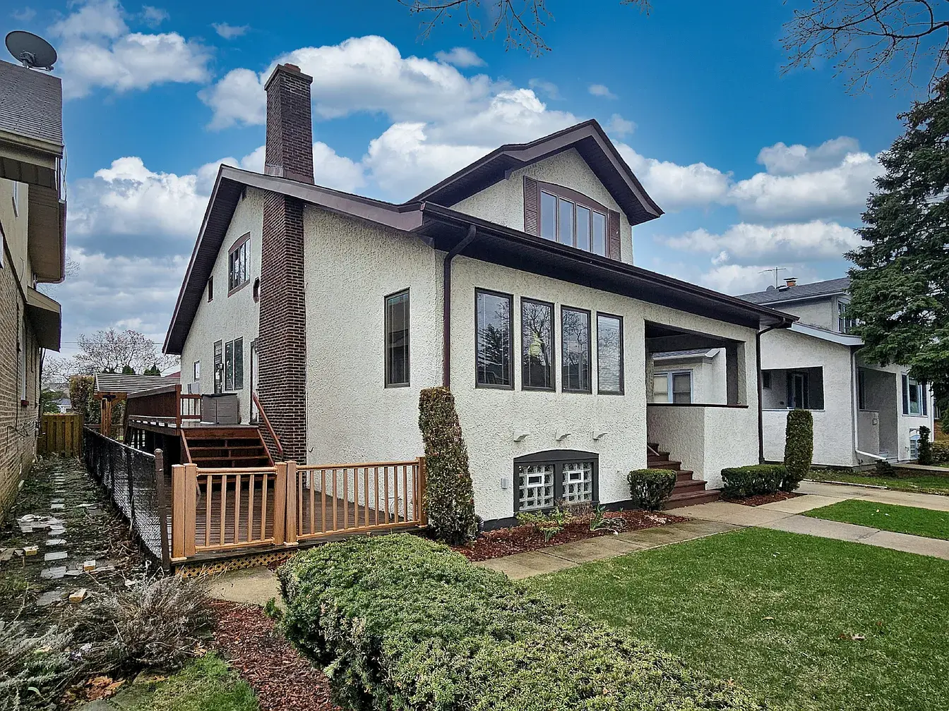 6735 W Raven St,   Chicago, IL 60631