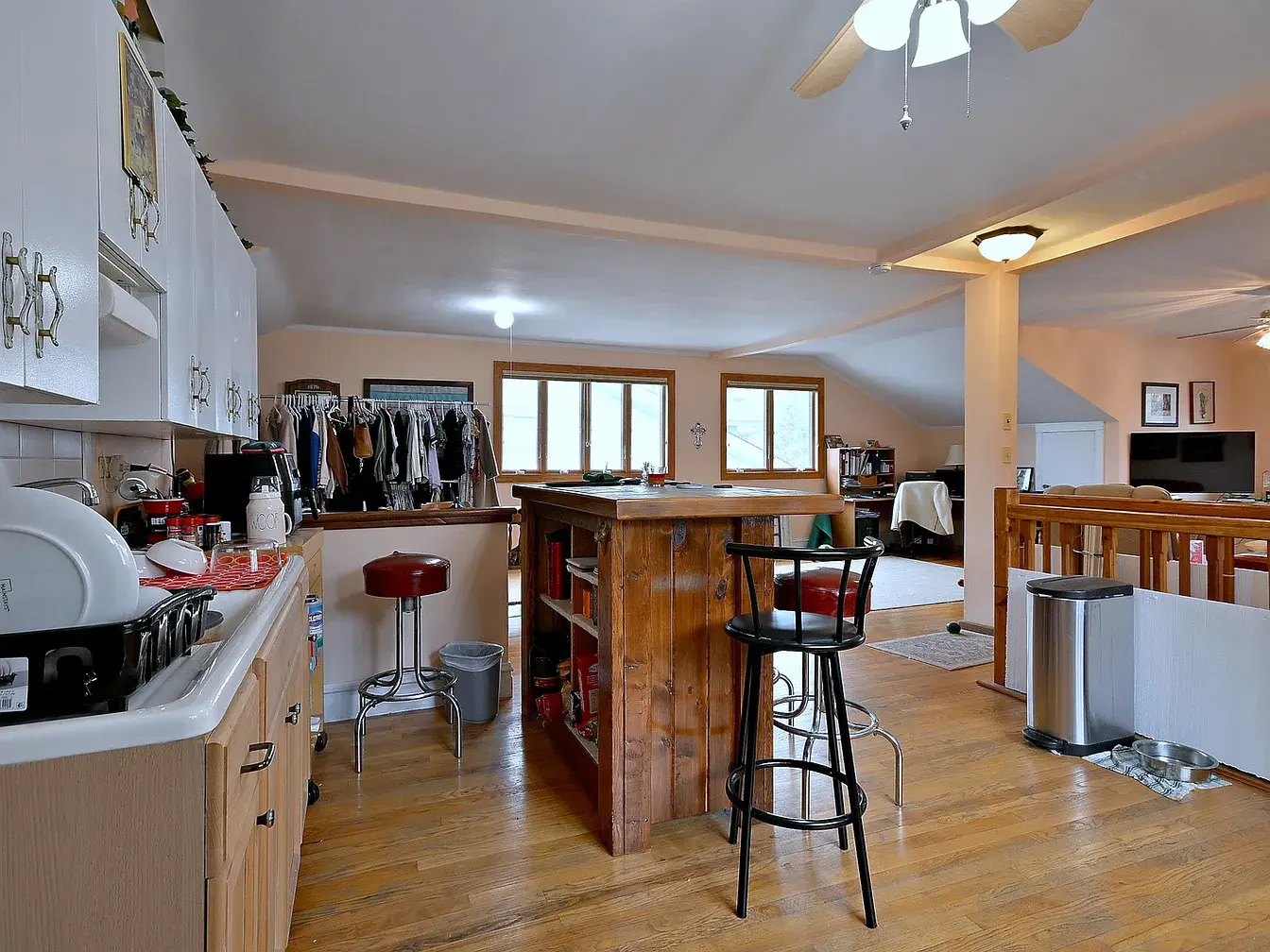 6735 W Raven St,   Chicago, IL 60631