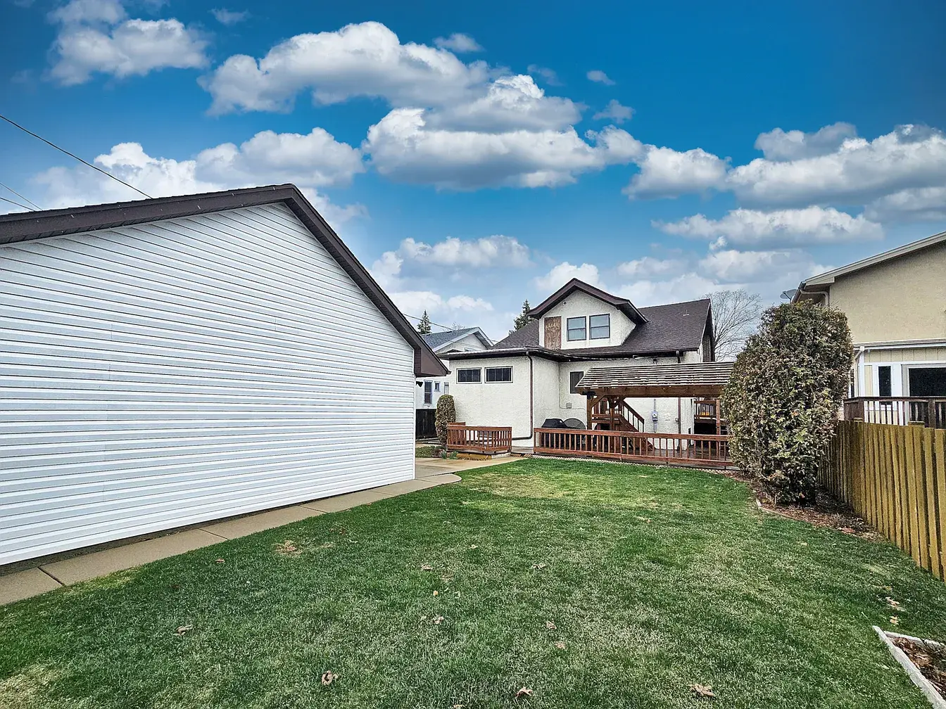 6735 W Raven St,   Chicago, IL 60631
