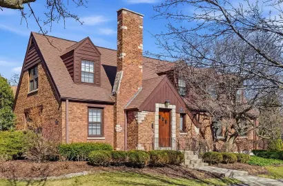 5901 N Newark Ave,   Chicago, IL 60631
