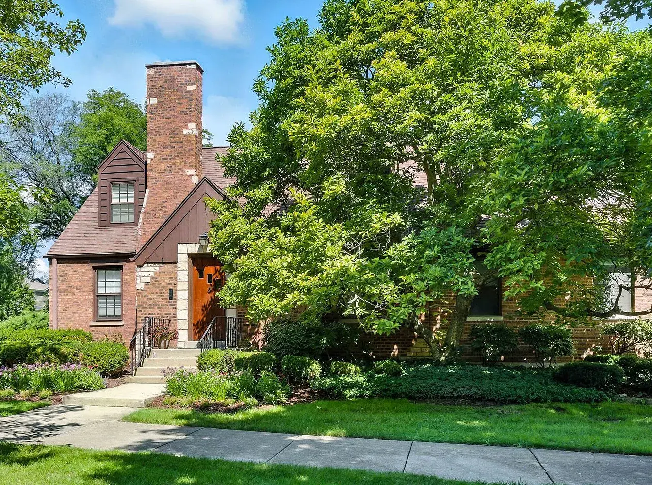 5901 N Newark Ave,   Chicago, IL 60631