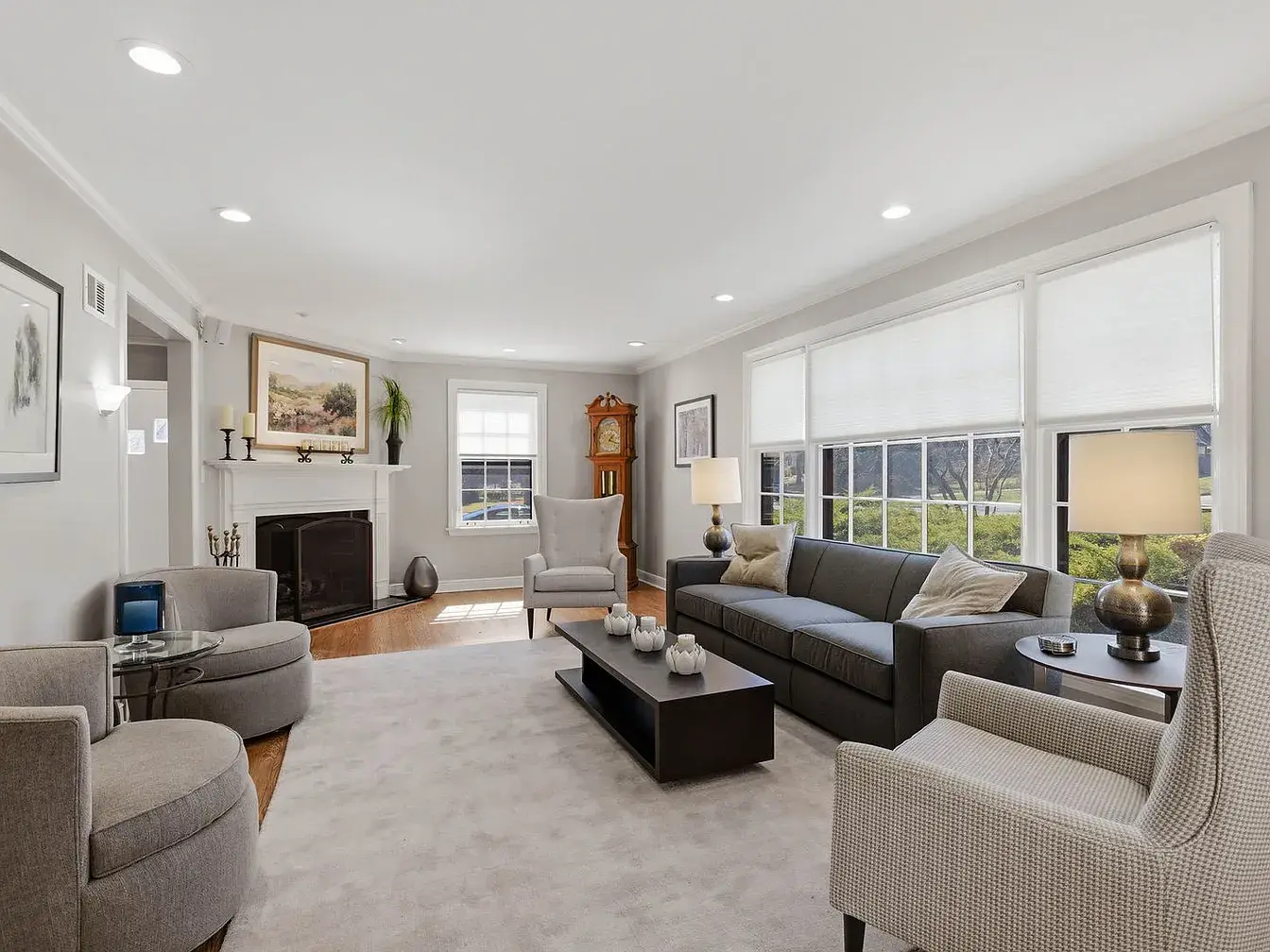 5901 N Newark Ave,   Chicago, IL 60631