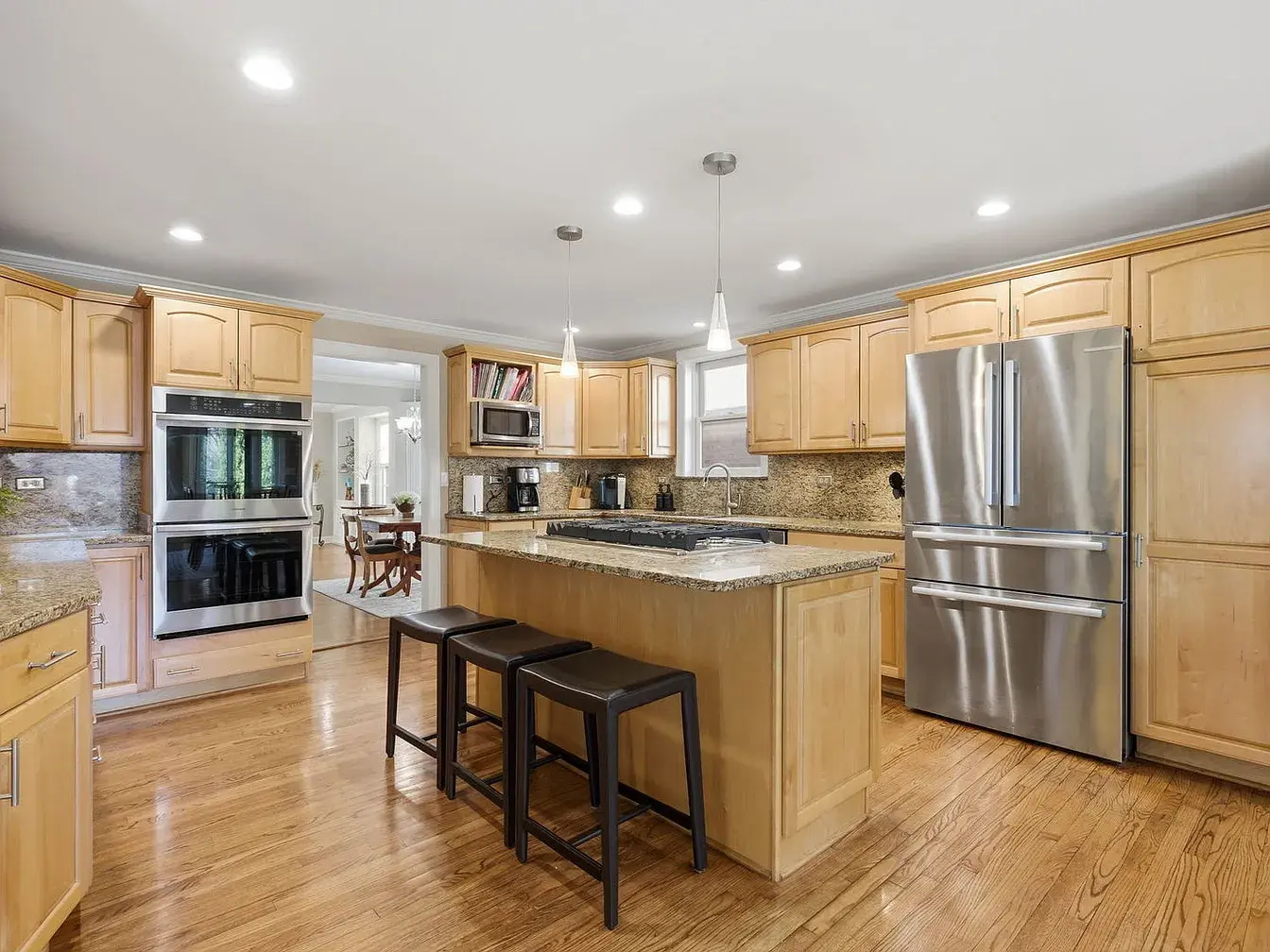 5901 N Newark Ave,   Chicago, IL 60631