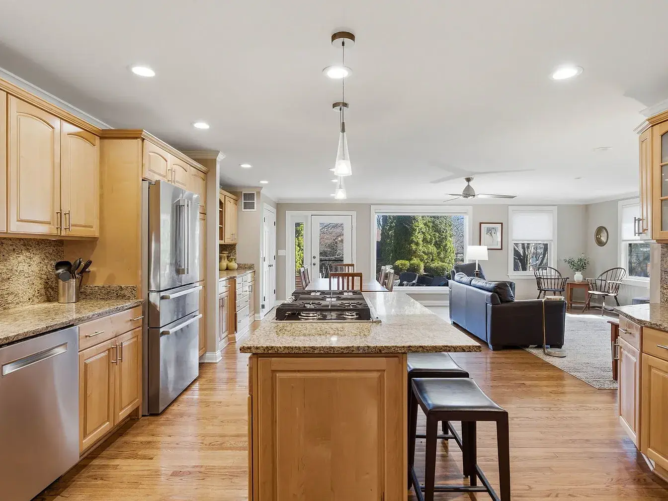 5901 N Newark Ave,   Chicago, IL 60631