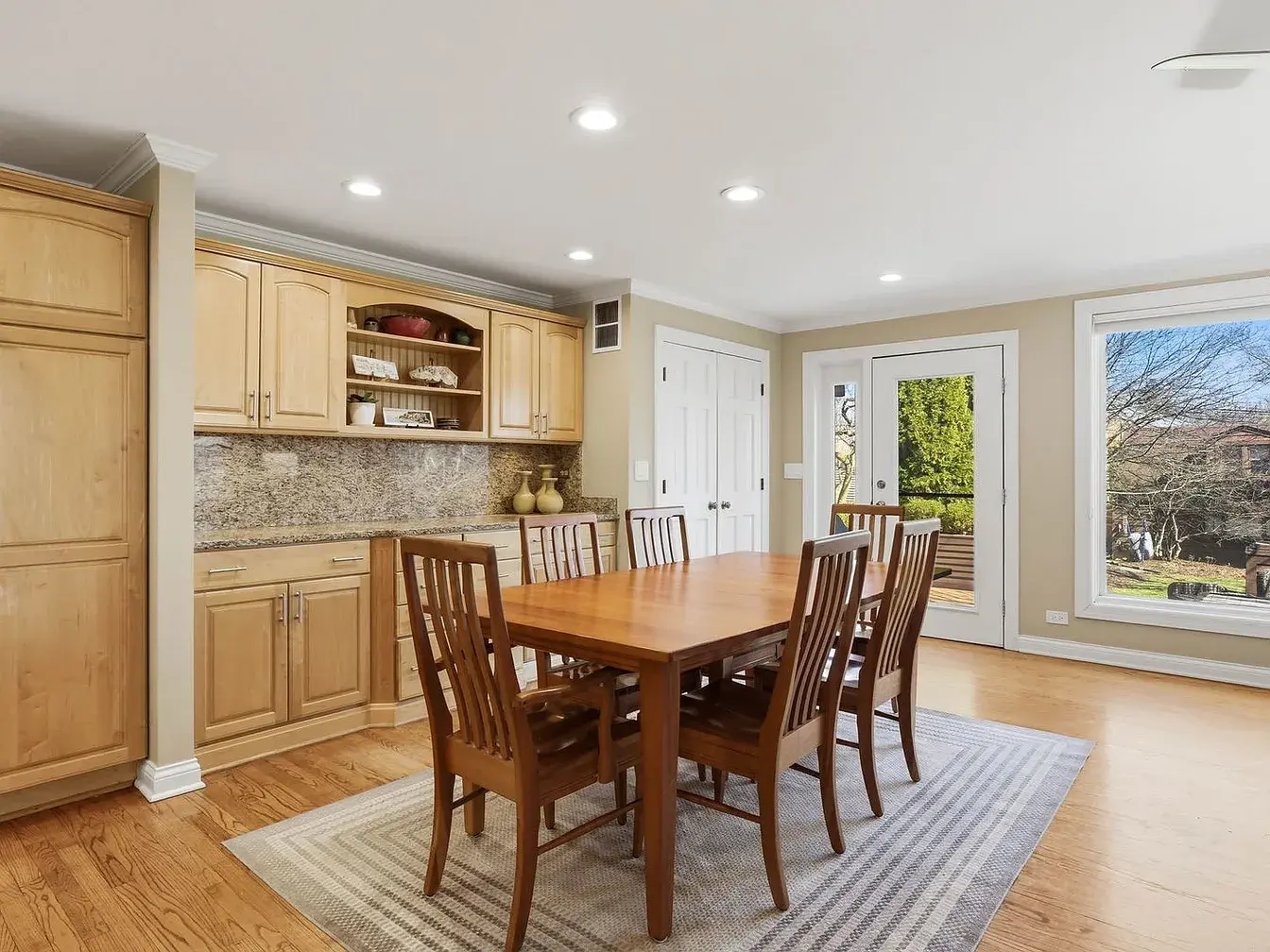 5901 N Newark Ave,   Chicago, IL 60631
