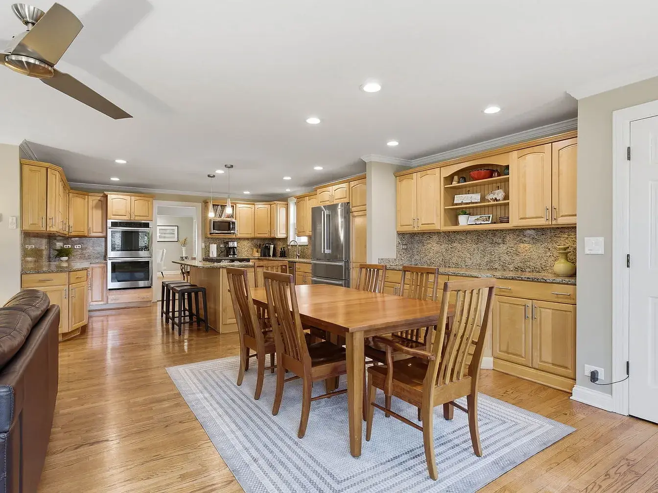 5901 N Newark Ave,   Chicago, IL 60631