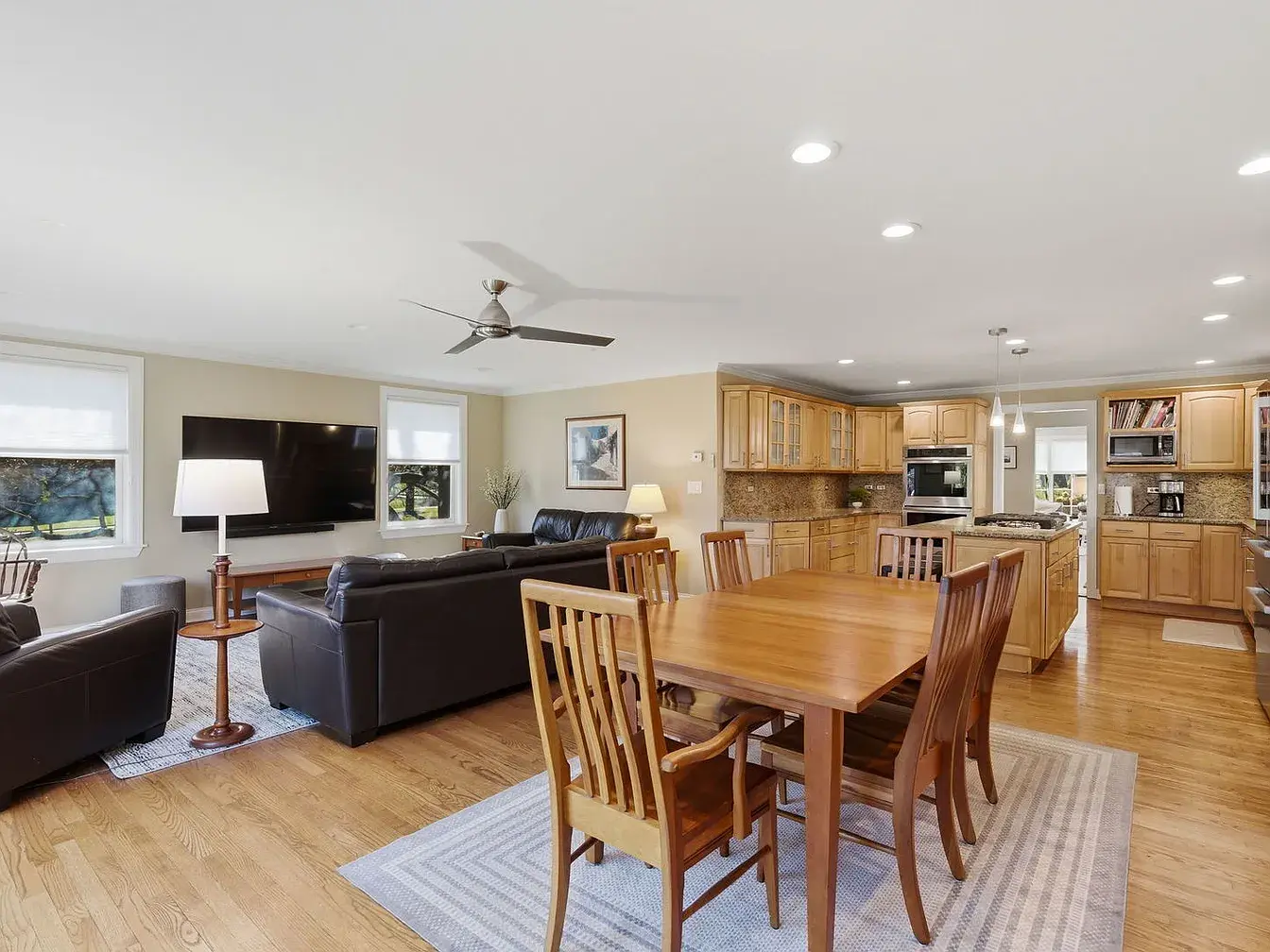 5901 N Newark Ave,   Chicago, IL 60631