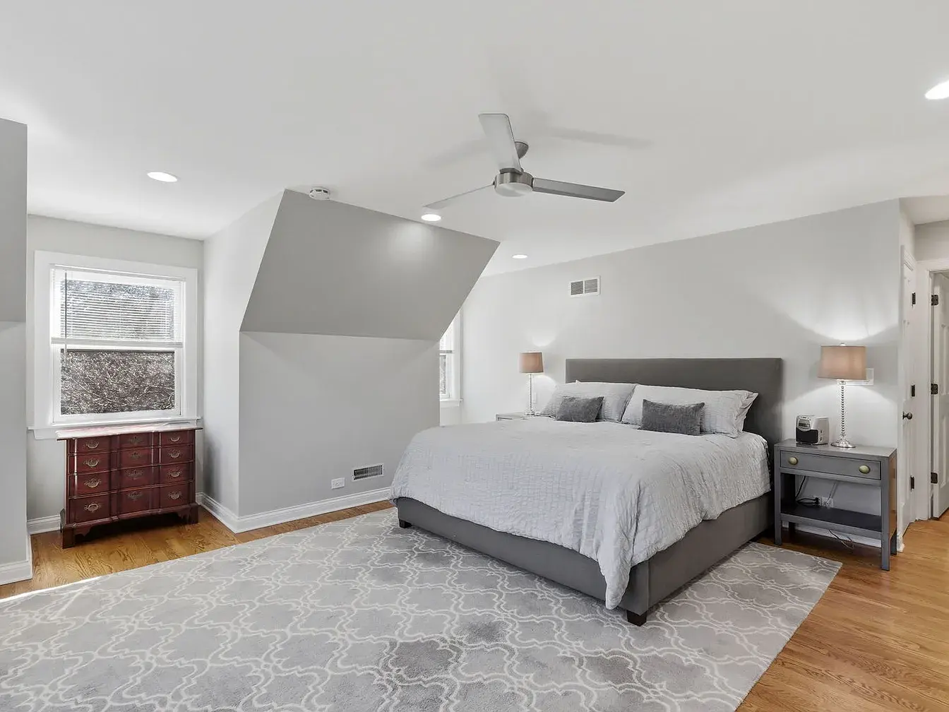 5901 N Newark Ave,   Chicago, IL 60631