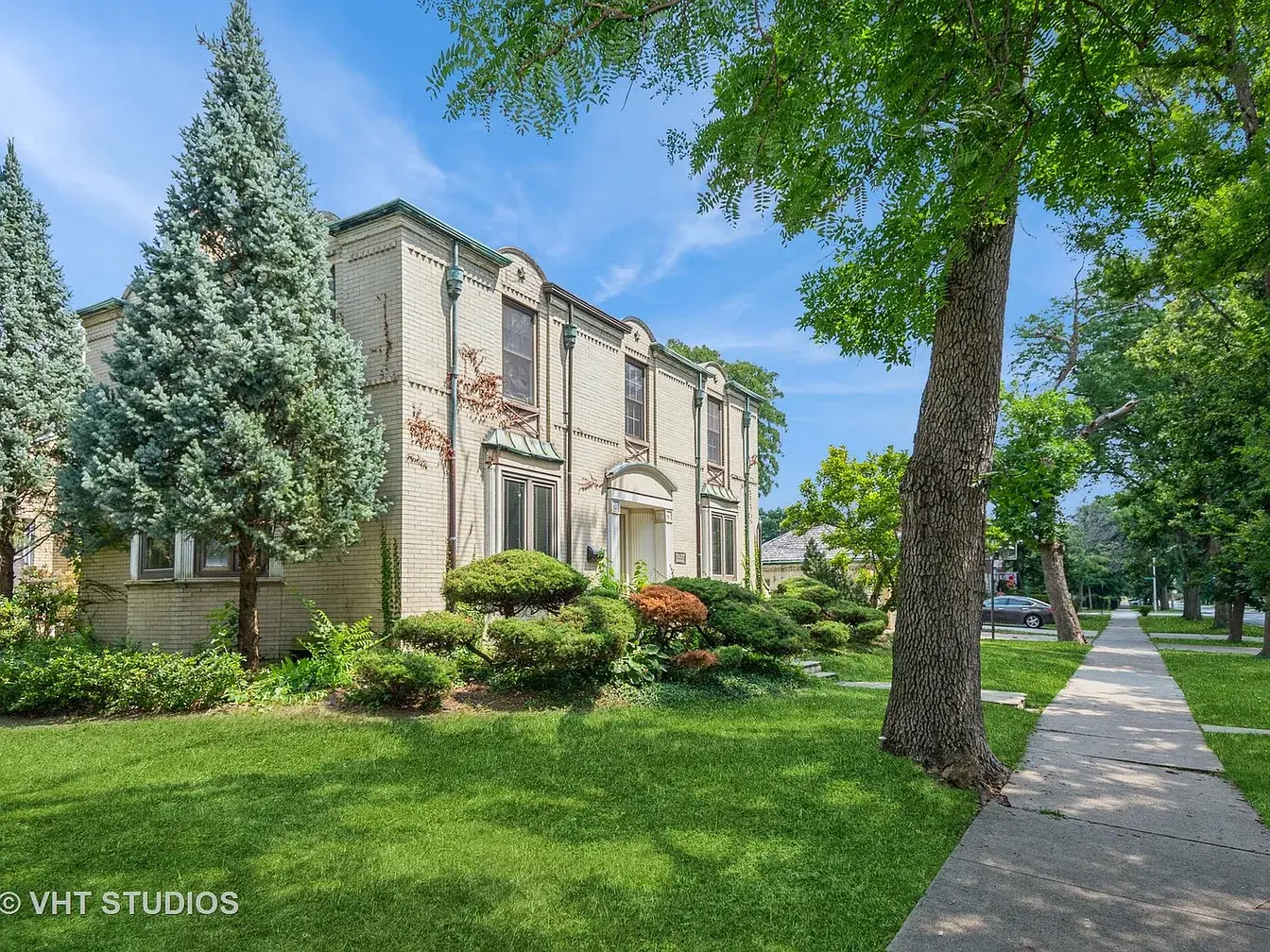 10057 S Bell Ave,   Chicago, IL 60643