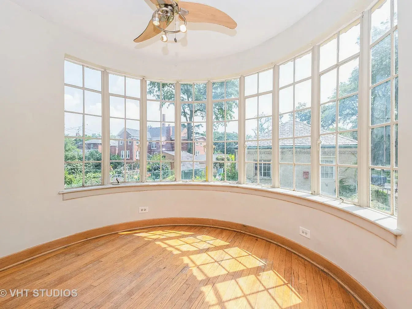 10057 S Bell Ave,   Chicago, IL 60643