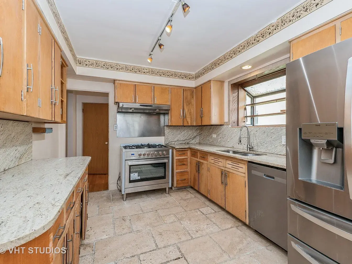 10057 S Bell Ave,   Chicago, IL 60643