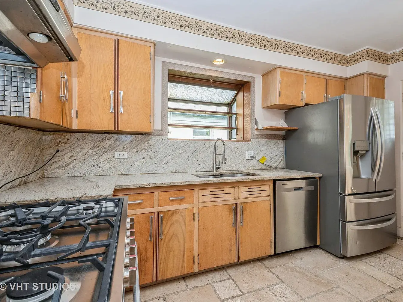 10057 S Bell Ave,   Chicago, IL 60643
