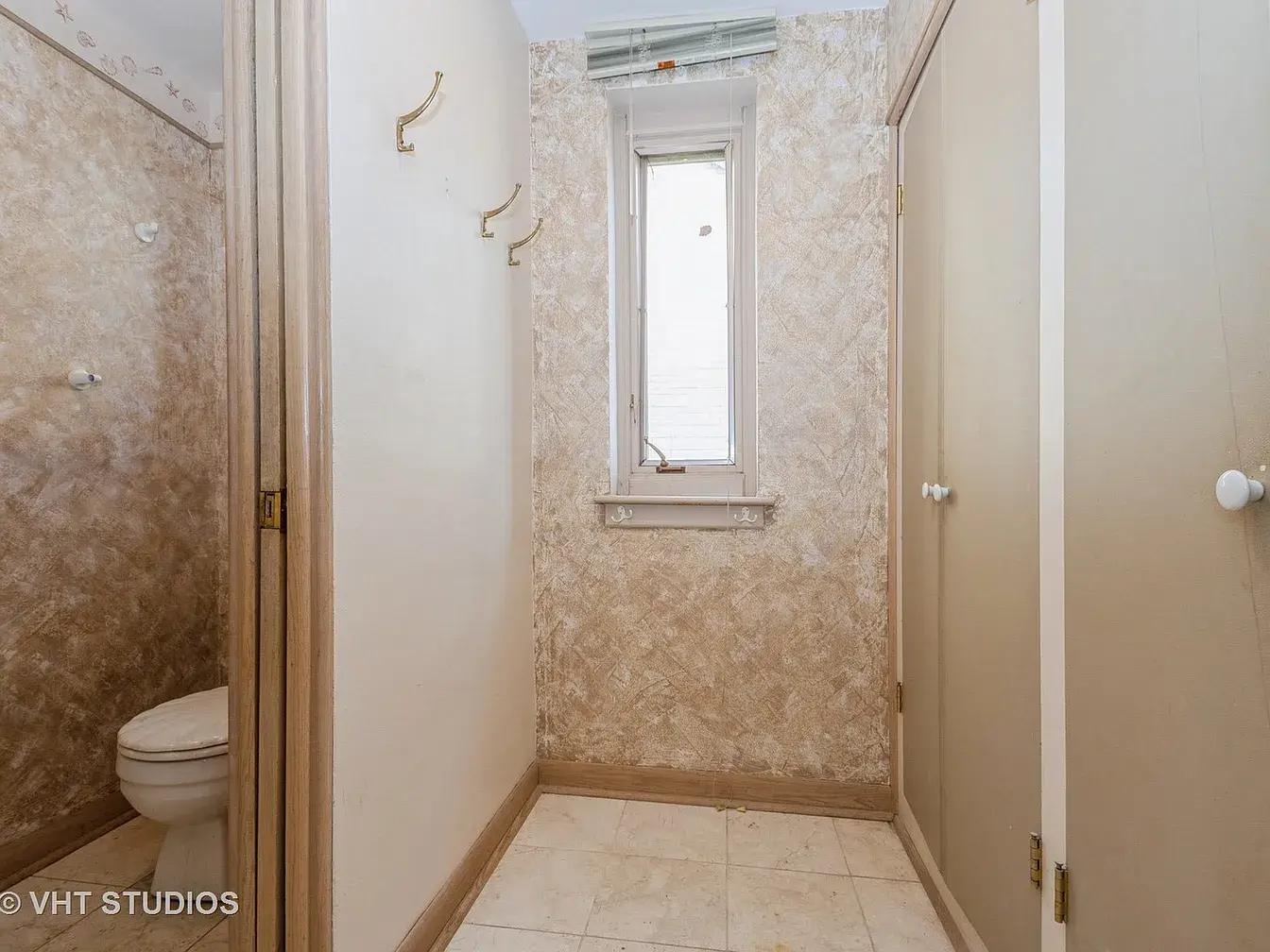10057 S Bell Ave,   Chicago, IL 60643