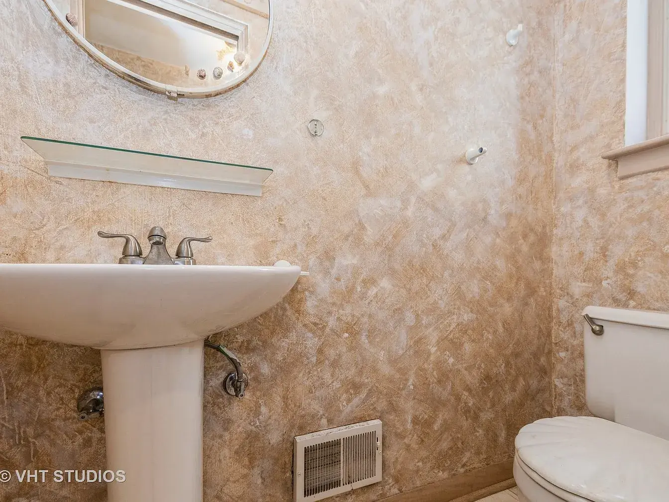 10057 S Bell Ave,   Chicago, IL 60643