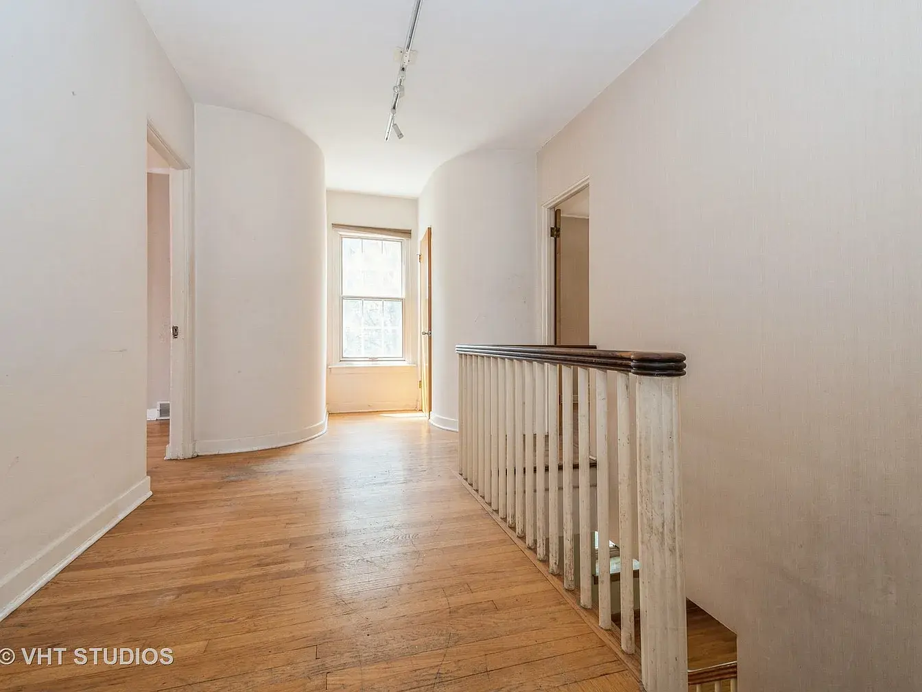 10057 S Bell Ave,   Chicago, IL 60643