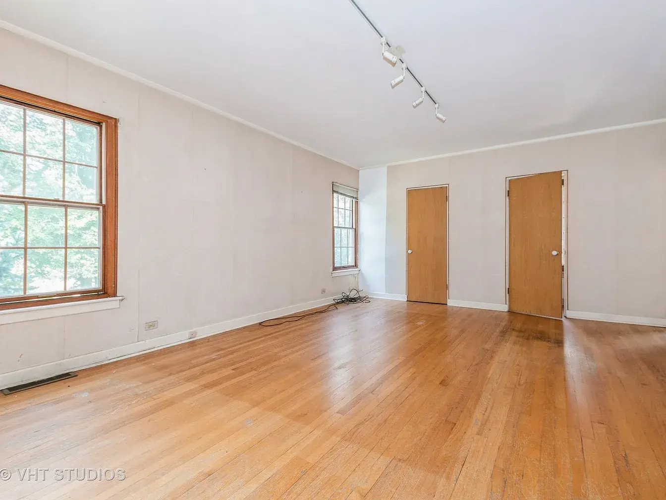 10057 S Bell Ave,   Chicago, IL 60643
