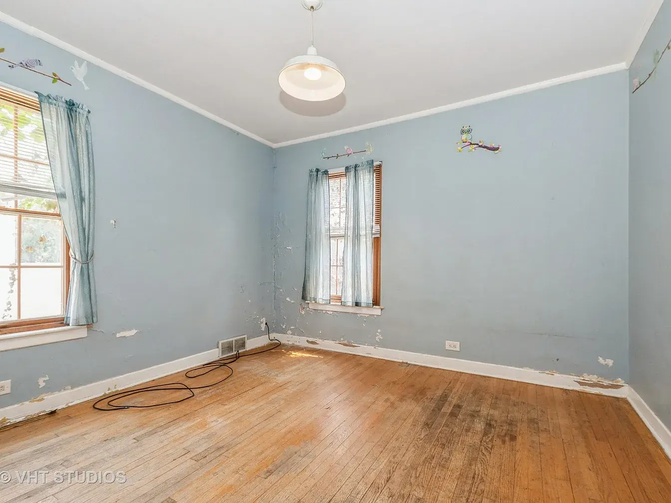 10057 S Bell Ave,   Chicago, IL 60643
