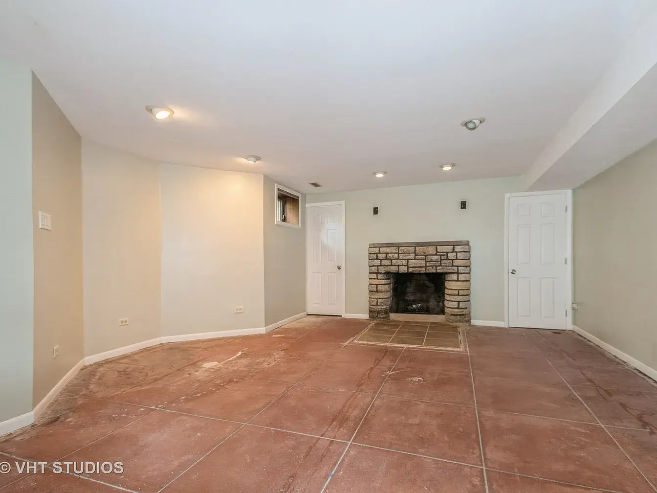 10057 S Bell Ave,   Chicago, IL 60643