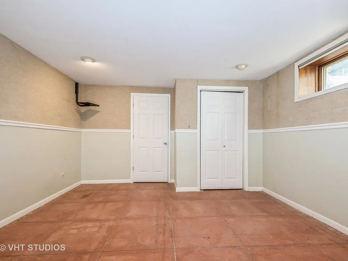 10057 S Bell Ave,   Chicago, IL 60643