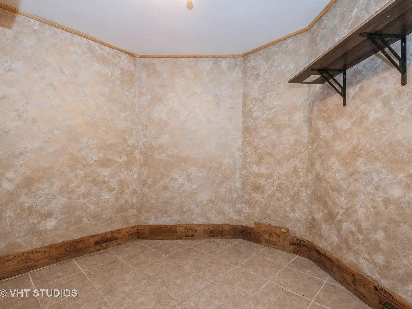 10057 S Bell Ave,   Chicago, IL 60643