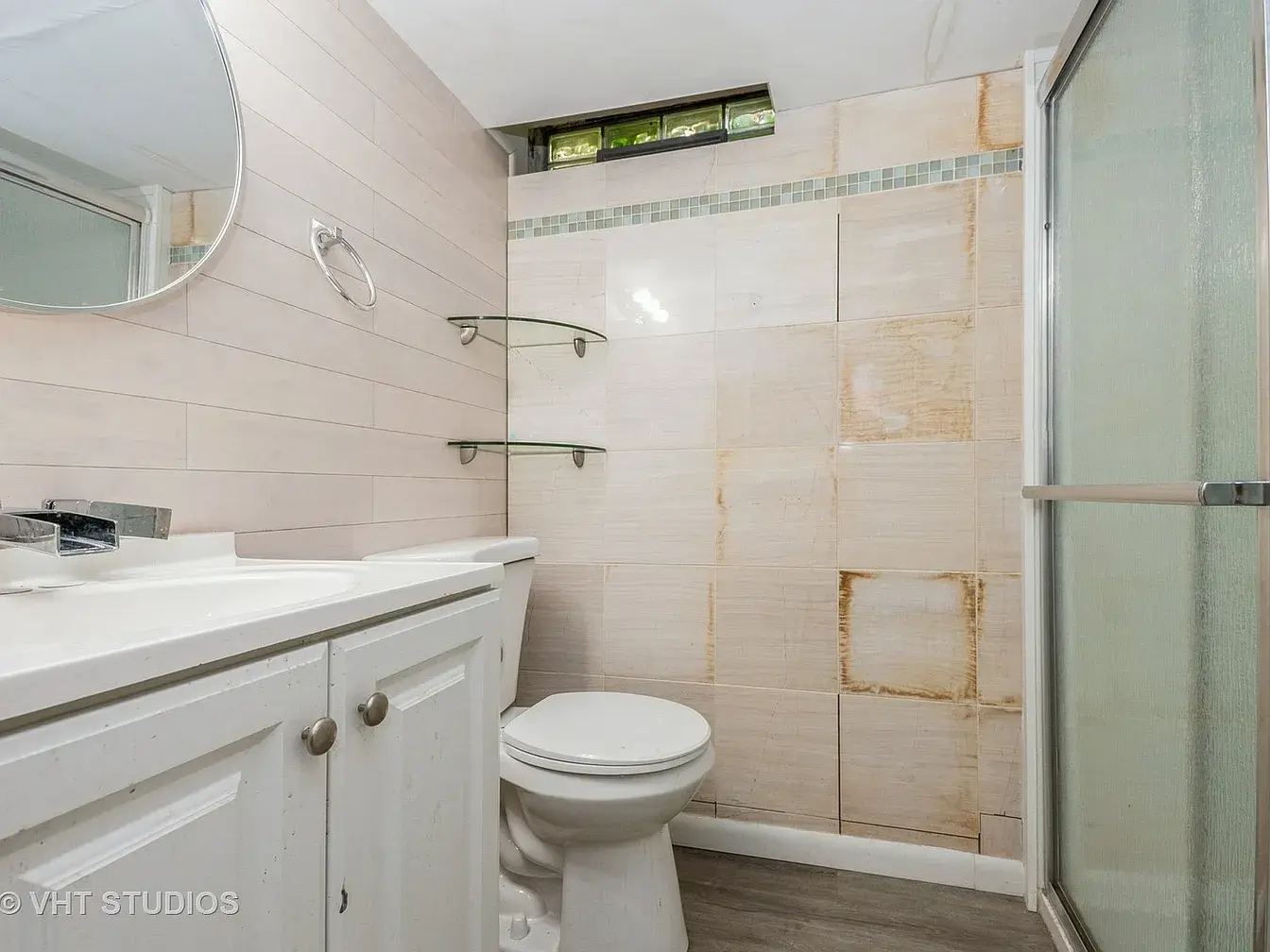 10057 S Bell Ave,   Chicago, IL 60643