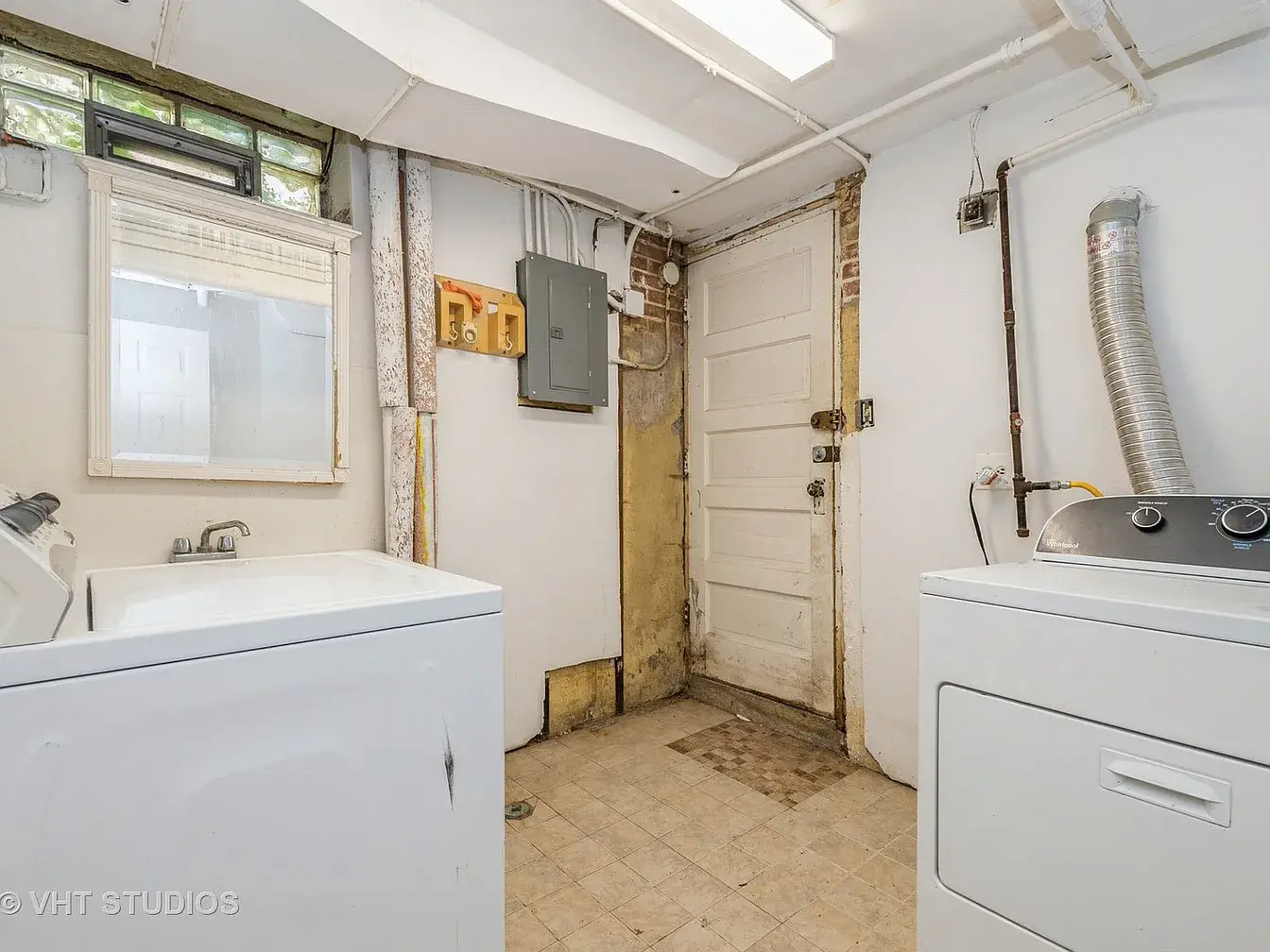 10057 S Bell Ave,   Chicago, IL 60643