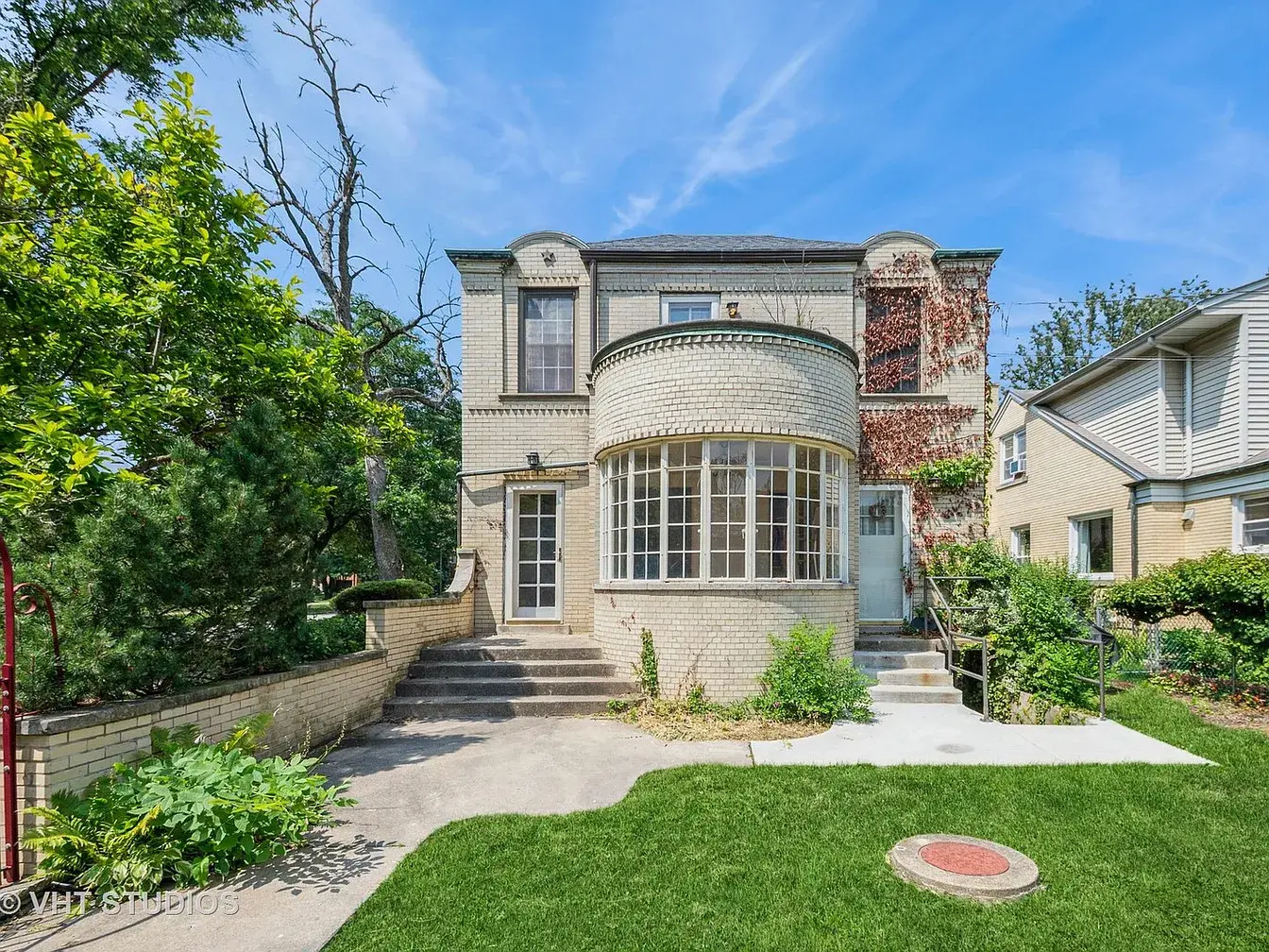 10057 S Bell Ave,   Chicago, IL 60643